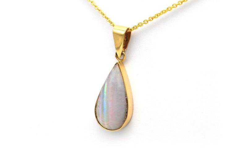 Pendentif contemporain en or jaune 18 carats et opale 58 Facettes 17856