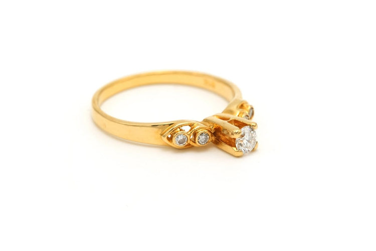 50 Bague contemporaine en or jaune 18 carats et diamants 58 Facettes 18667