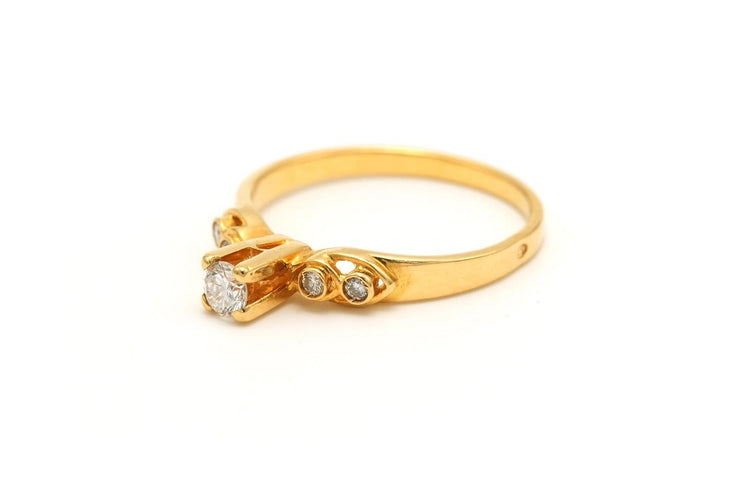 50 Bague contemporaine en or jaune 18 carats et diamants 58 Facettes 18667