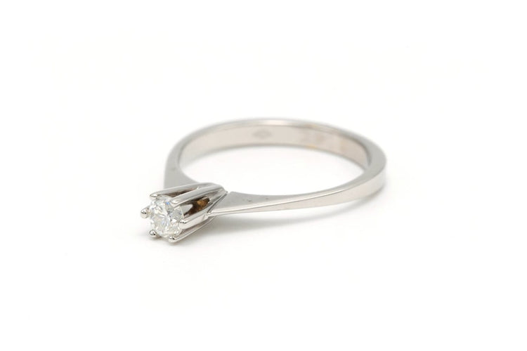 56 Solitaire années 70 - Bague en or blanc et diamant 58 Facettes 22907