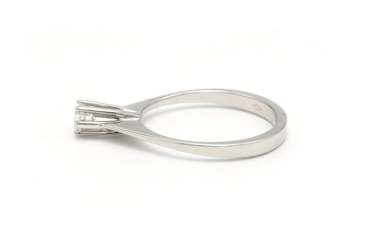 56 Solitaire années 70 - Bague en or blanc et diamant 58 Facettes 22907