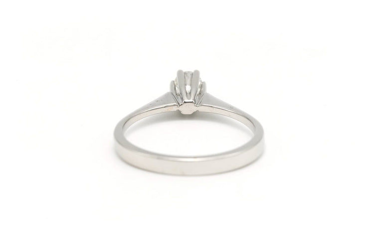 56 Solitaire années 70 - Bague en or blanc et diamant 58 Facettes 22907