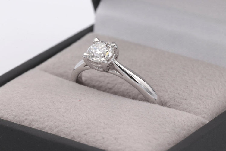 52 Solitaire contemporain - Bague en or blanc et diamant 58 Facettes 23064