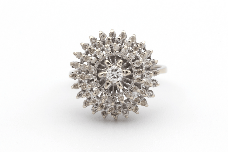 53 Bague années 70 en or blanc 18 carats et diamants 58 Facettes 22906