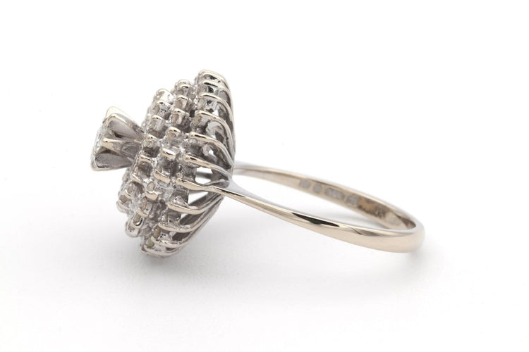 53 Bague années 70 en or blanc 18 carats et diamants 58 Facettes 22906