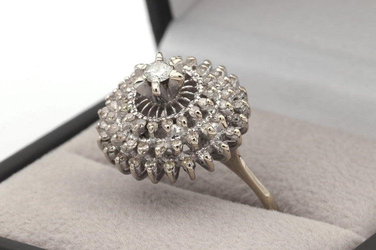 53 Bague années 70 en or blanc 18 carats et diamants 58 Facettes 22906