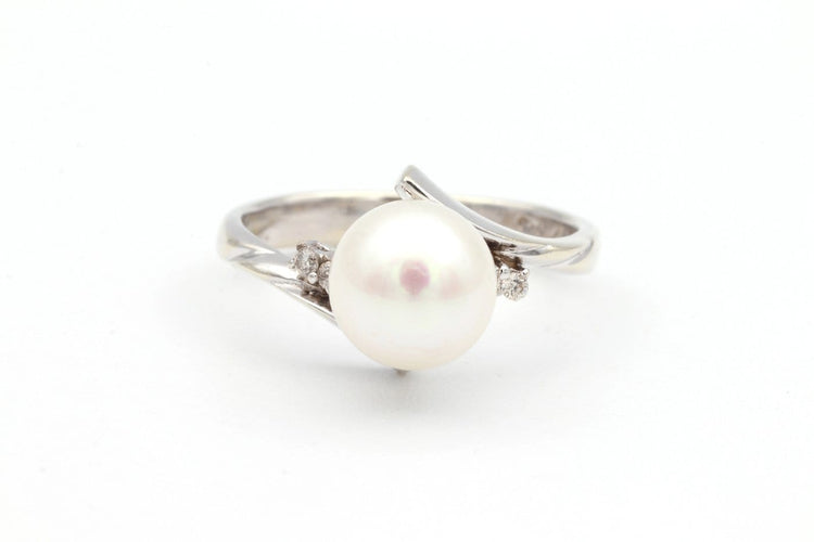 52 Années 70 - Bague en or blanc, perle et diamants 58 Facettes 19113