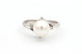 52 Années 70 - Bague en or blanc, perle et diamants 58 Facettes 19113