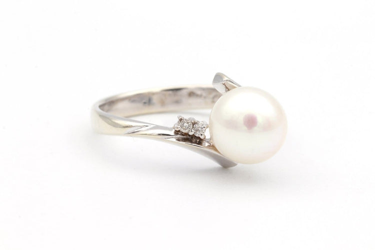 52 Années 70 - Bague en or blanc, perle et diamants 58 Facettes 19113