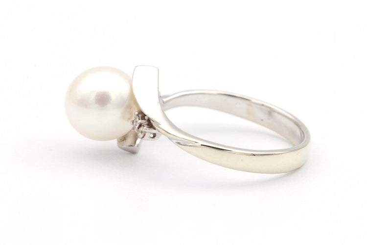 52 Années 70 - Bague en or blanc, perle et diamants 58 Facettes 19113