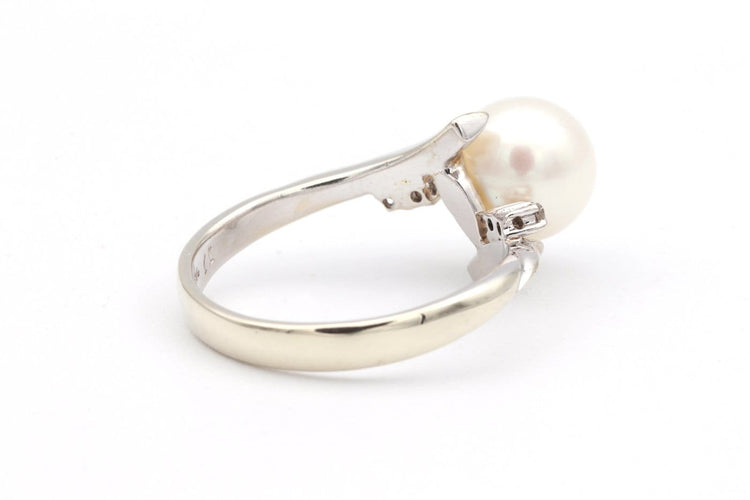 52 Années 70 - Bague en or blanc, perle et diamants 58 Facettes 19113