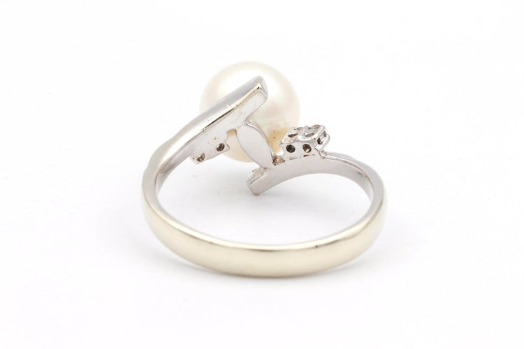 52 Années 70 - Bague en or blanc, perle et diamants 58 Facettes 19113