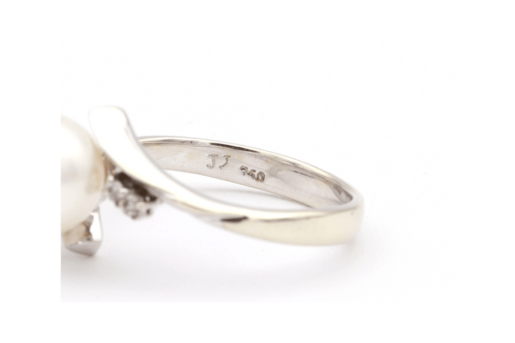 52 Années 70 - Bague en or blanc, perle et diamants 58 Facettes 19113