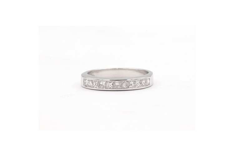 54 Alliance demi-américaine en or blanc 18 carats et diamants princesse 58 Facettes 19364
