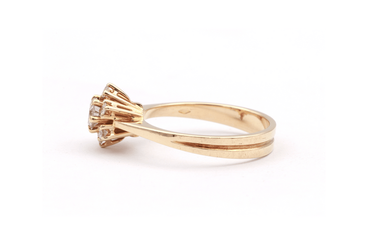 54 Bague contemporaine en or jaune 18 carats et diamants 0,48 ct 58 Facettes 23065