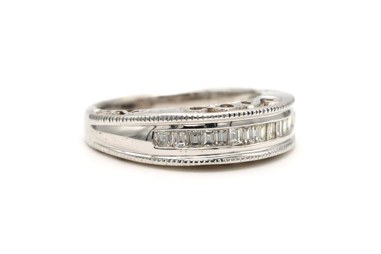 53 Bague contemporaine en or blanc 18 carats et diamants baguette 58 Facettes 19457