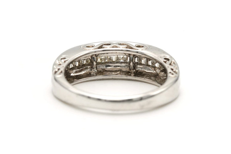 53 Bague contemporaine en or blanc 18 carats et diamants baguette 58 Facettes 19457