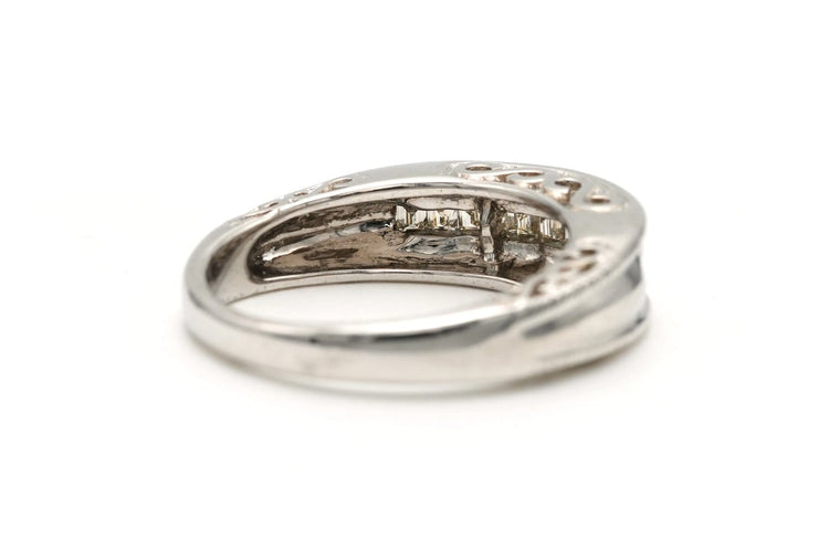 53 Bague contemporaine en or blanc 18 carats et diamants baguette 58 Facettes 19457