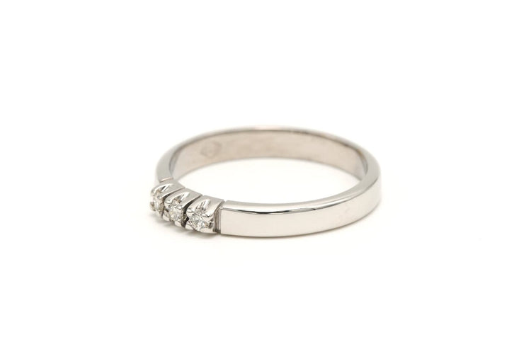 54 Bague contemporaine en or blanc et diamants 58 Facettes 23060