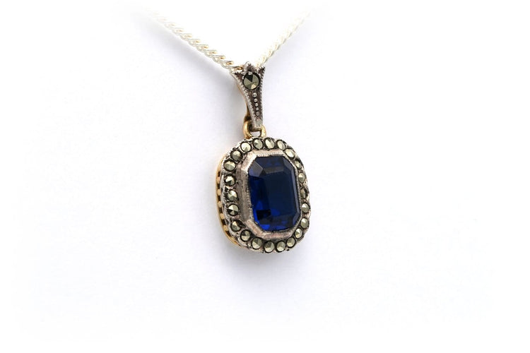 Pendentif contemporain en or jaune et blanc 18 carats, saphir et marcassites 58 Facettes 23053
