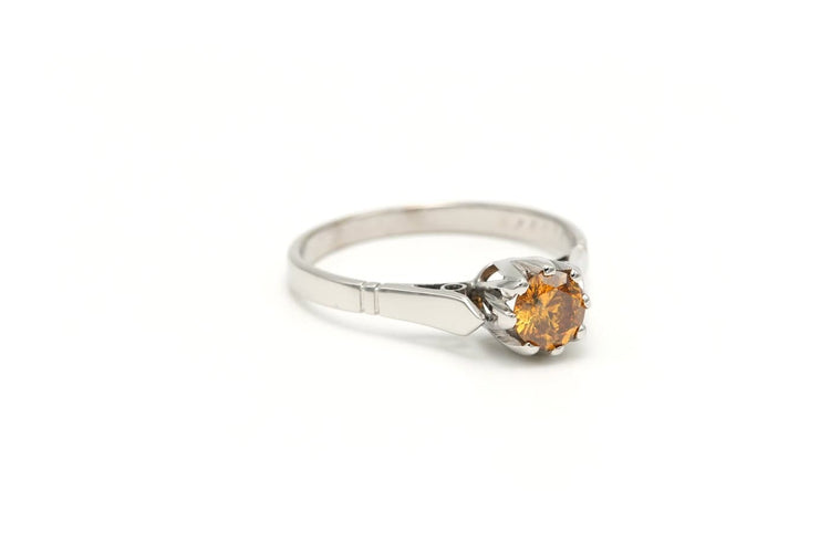 53 Bague années 50 en or blanc et diamant jaune 58 Facettes 20197