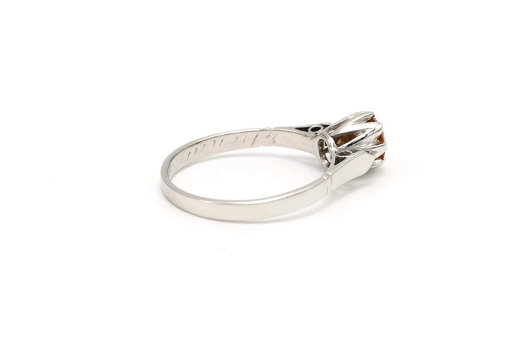 53 Bague années 50 en or blanc et diamant jaune 58 Facettes 20197