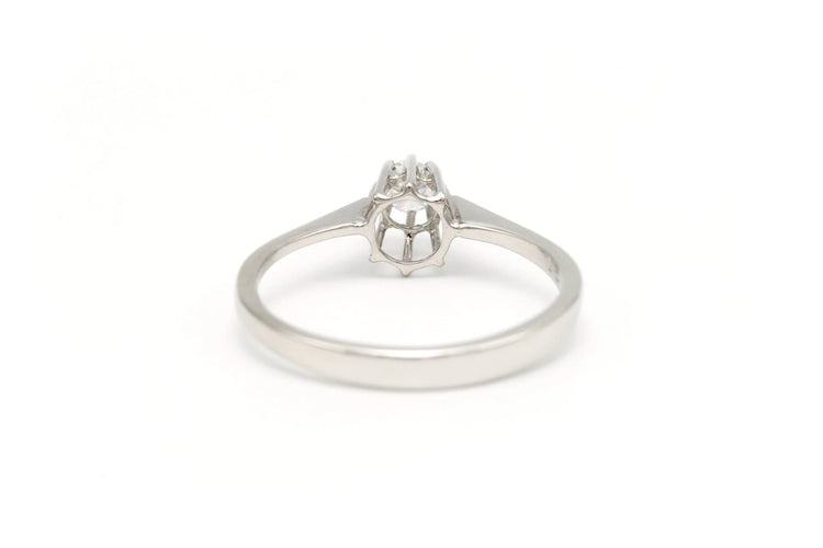 52 Bague contemporaine en or blanc 18 carats et diamant 58 Facettes 19786