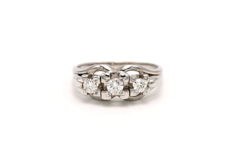 53 Art Déco - Bague en or blanc 18 carats et diamants 58 Facettes 20428