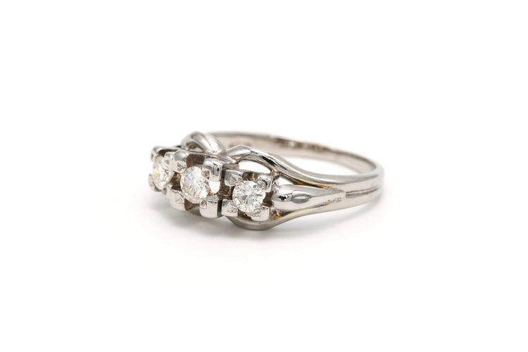 53 Art Déco - Bague en or blanc 18 carats et diamants 58 Facettes 20428