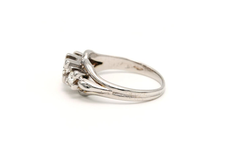 53 Art Déco - Bague en or blanc 18 carats et diamants 58 Facettes 20428