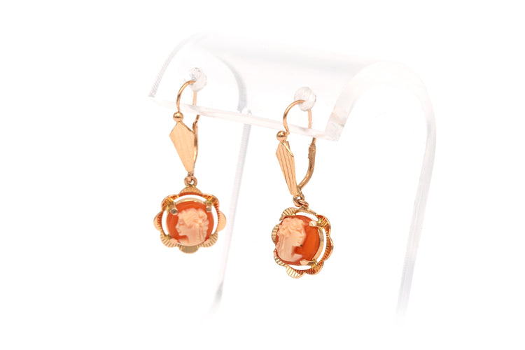 boucles-d-oreilles-annees-50-en-or-jaune-18-carats-serties-d-un-camee.webp