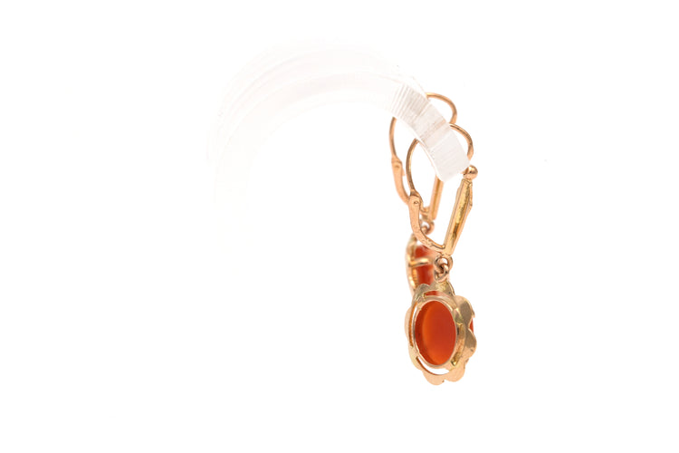 boucles-d-oreilles-annees-50-en-or-jaune-18-carats-serties-d-un-camee.webp
