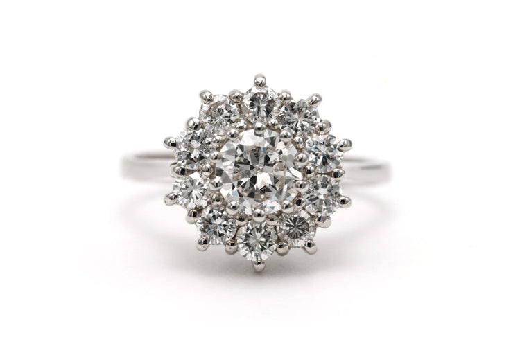 50 Bague contemporaine en or blanc 18 carats et diamants 1,35 ct 58 Facettes 23066