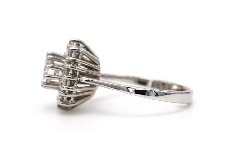 50 Bague contemporaine en or blanc 18 carats et diamants 1,35 ct 58 Facettes 23066