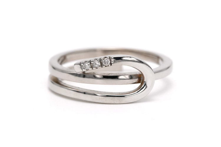 54 Bague contemporaine en or blanc et diamants taille brillant 58 Facettes B755