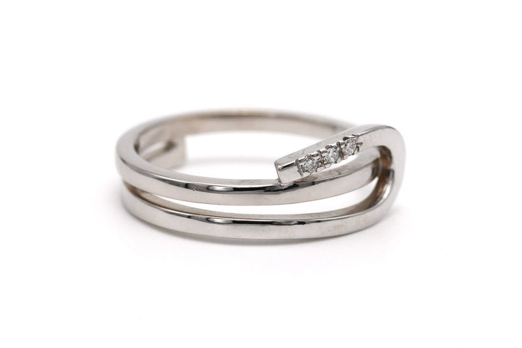 54 Bague contemporaine en or blanc et diamants taille brillant 58 Facettes B755