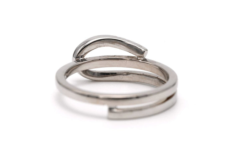54 Bague contemporaine en or blanc et diamants taille brillant 58 Facettes B755