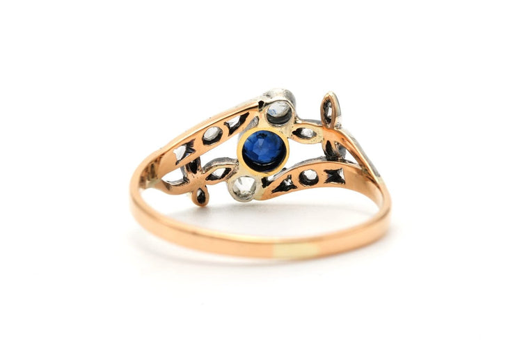 56 Bague Art Nouveau en or jaune et blanc 18 carats, saphir et diamants 58 Facettes 23385