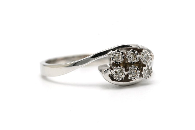 55 Bague années 70 en or blanc 18 carats et diamants 58 Facettes 23337