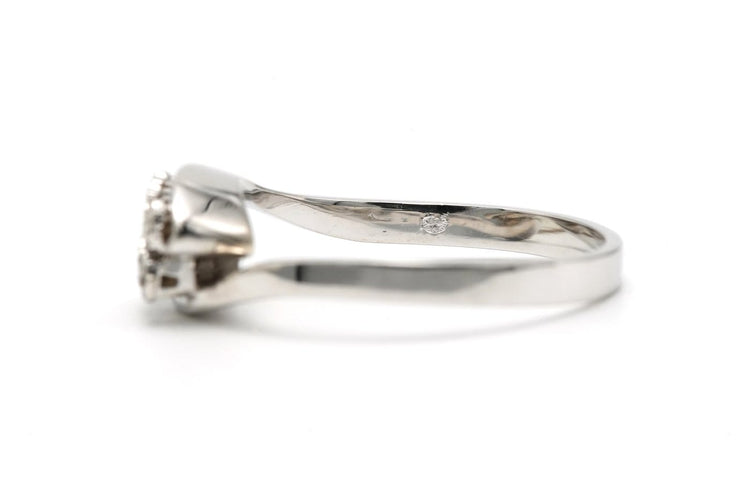 55 Bague années 70 en or blanc 18 carats et diamants 58 Facettes 23337