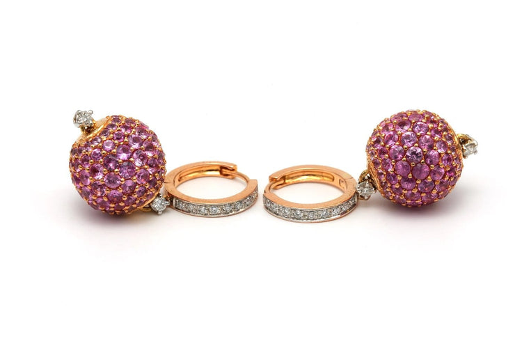 Boucles d'oreilles contemporaines en or rose, saphirs roses et diamants 58 Facettes 23540