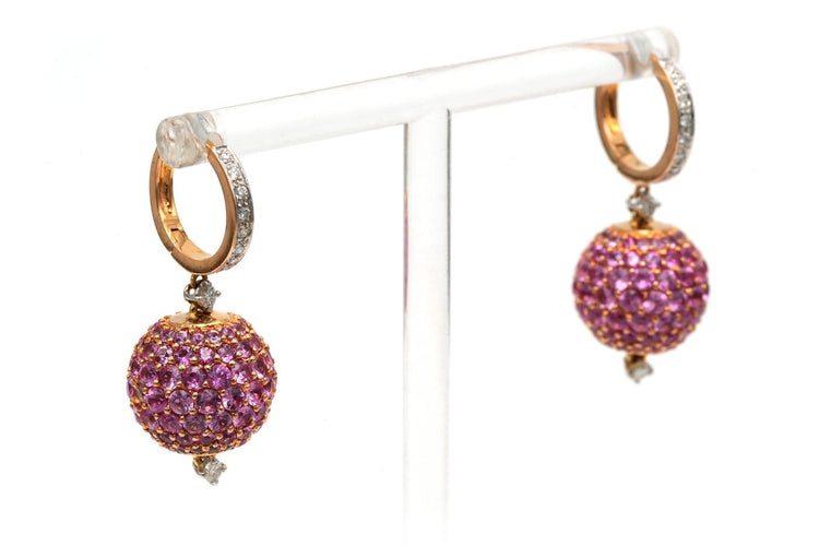 Boucles d'oreilles contemporaines en or rose, saphirs roses et diamants 58 Facettes 23540