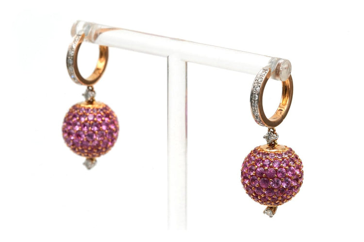 Boucles d'oreilles contemporaines en or rose, saphirs roses et diamants 58 Facettes 23540