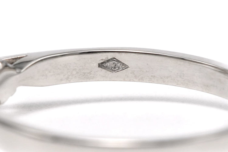 52 Bague contemporaine en or blanc et diamant 58 Facettes 23721