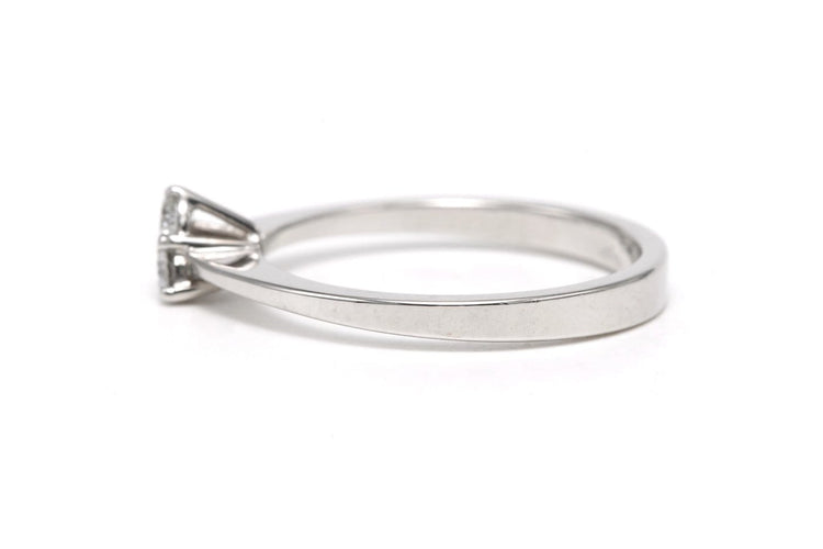 53 Bague contemporaine en or blanc 18 carats et diamants 58 Facettes DEP-SAD1
