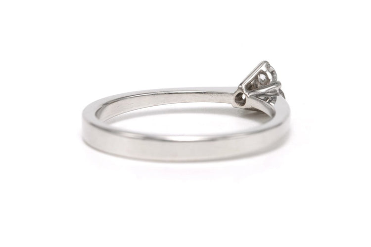 53 Bague contemporaine en or blanc 18 carats et diamants 58 Facettes DEP-SAD1
