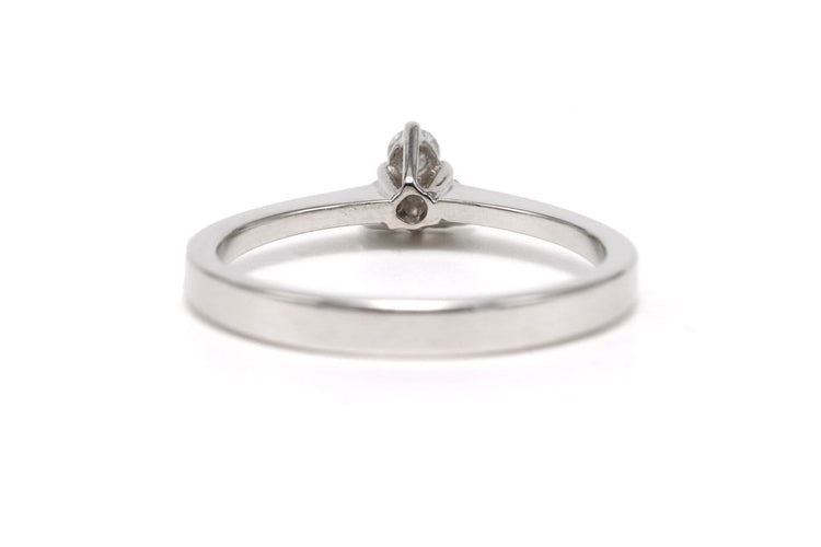 53 Bague contemporaine en or blanc 18 carats et diamants 58 Facettes DEP-SAD1
