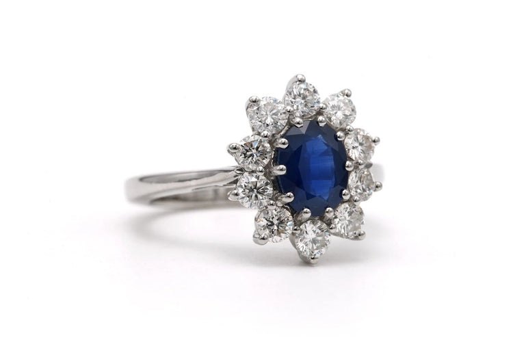 55 Bague contemporaine en or blanc 18 carats, saphir et diamants 58 Facettes 23713