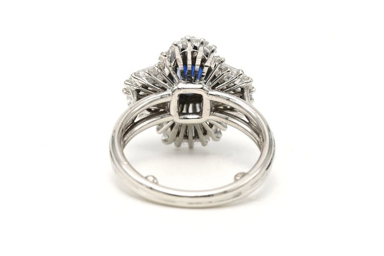 48 Bague contemporaine en platine, saphir et diamants baguette 58 Facettes DEP-BORK