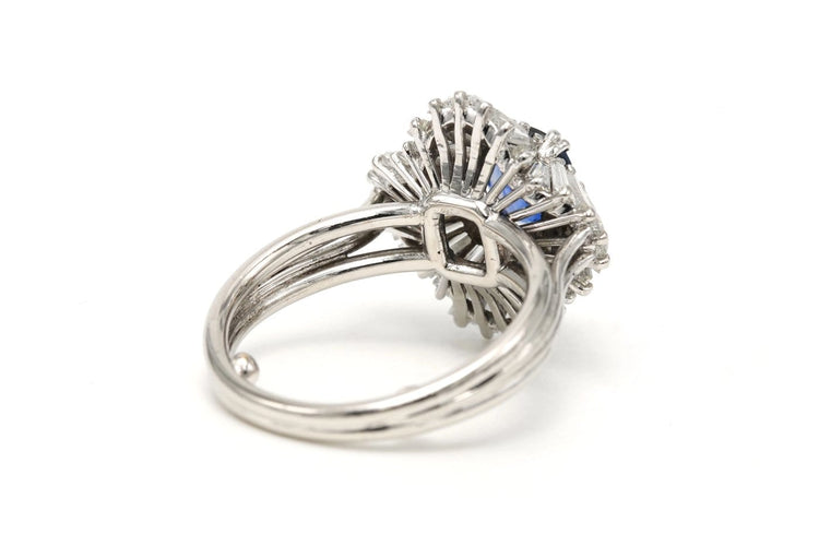 48 Bague contemporaine en platine, saphir et diamants baguette 58 Facettes DEP-BORK
